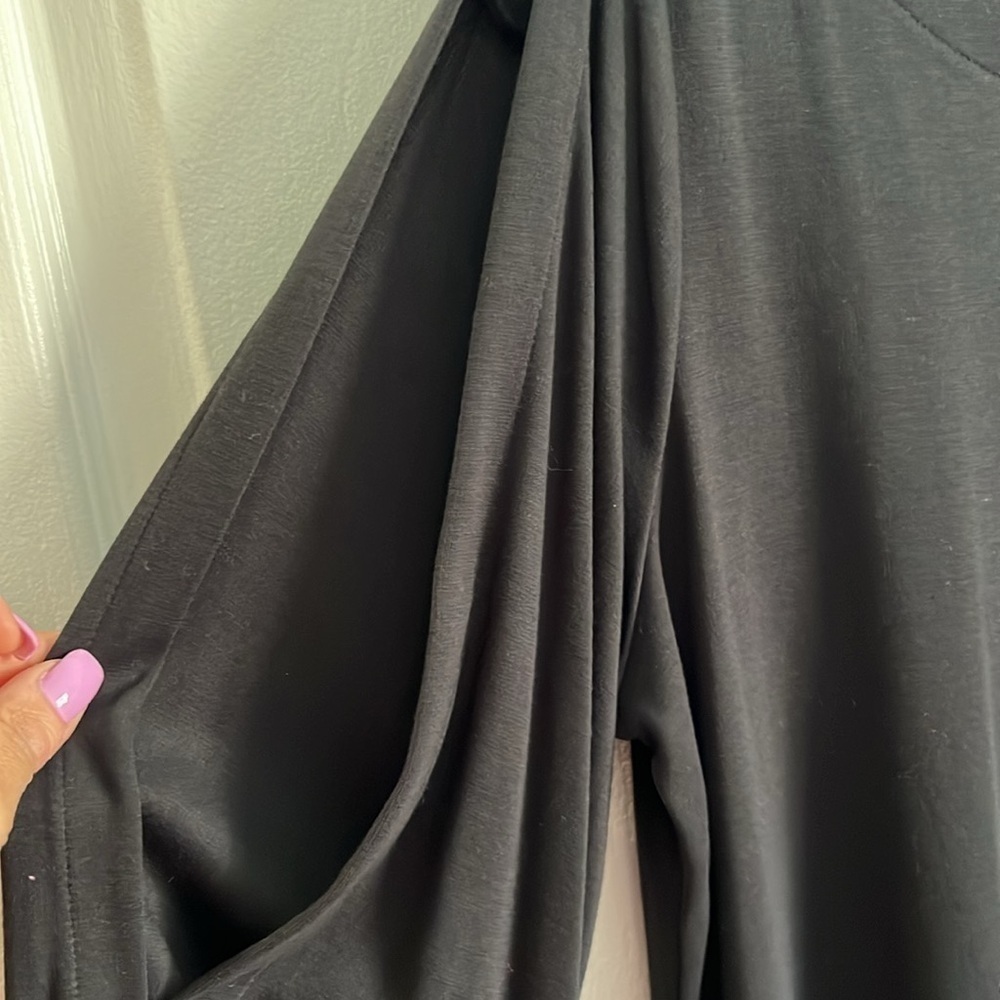 Loft black cold shoulder and open sleeves top - size medium - Picture 4 of 8